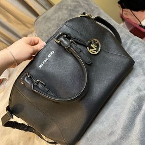 Micheal Kors purse